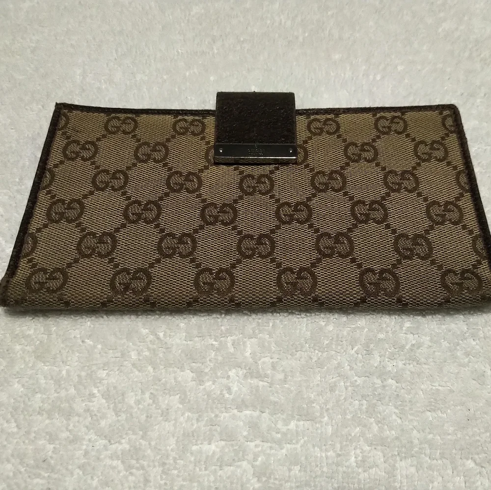 Gucci luxurious gg